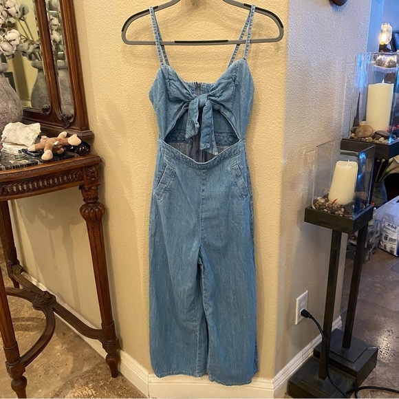 Topshop Pants - TOPSHOP Women Blue Tie Front Keyhole Denim Cropped Jumpsuit Size 2